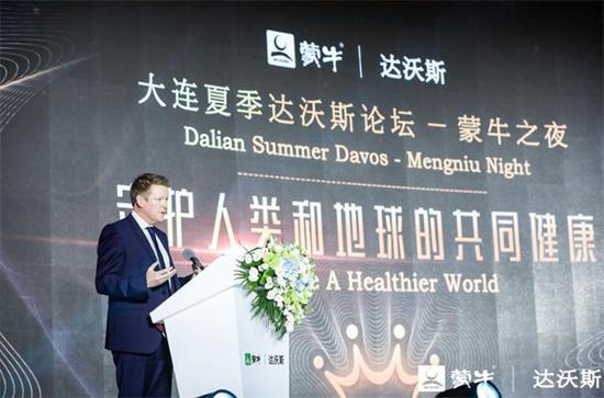 (图:尼尔森中国区总裁Justin Sargent出席达沃斯“蒙牛之夜”)